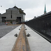 Freigelegte Schiene auf der Terrasse der ehemaligen Fleischerhalle am Limmatquai, 24. März 2014, Foto: © Karin Hofer, karin_hofer@gmx.ch