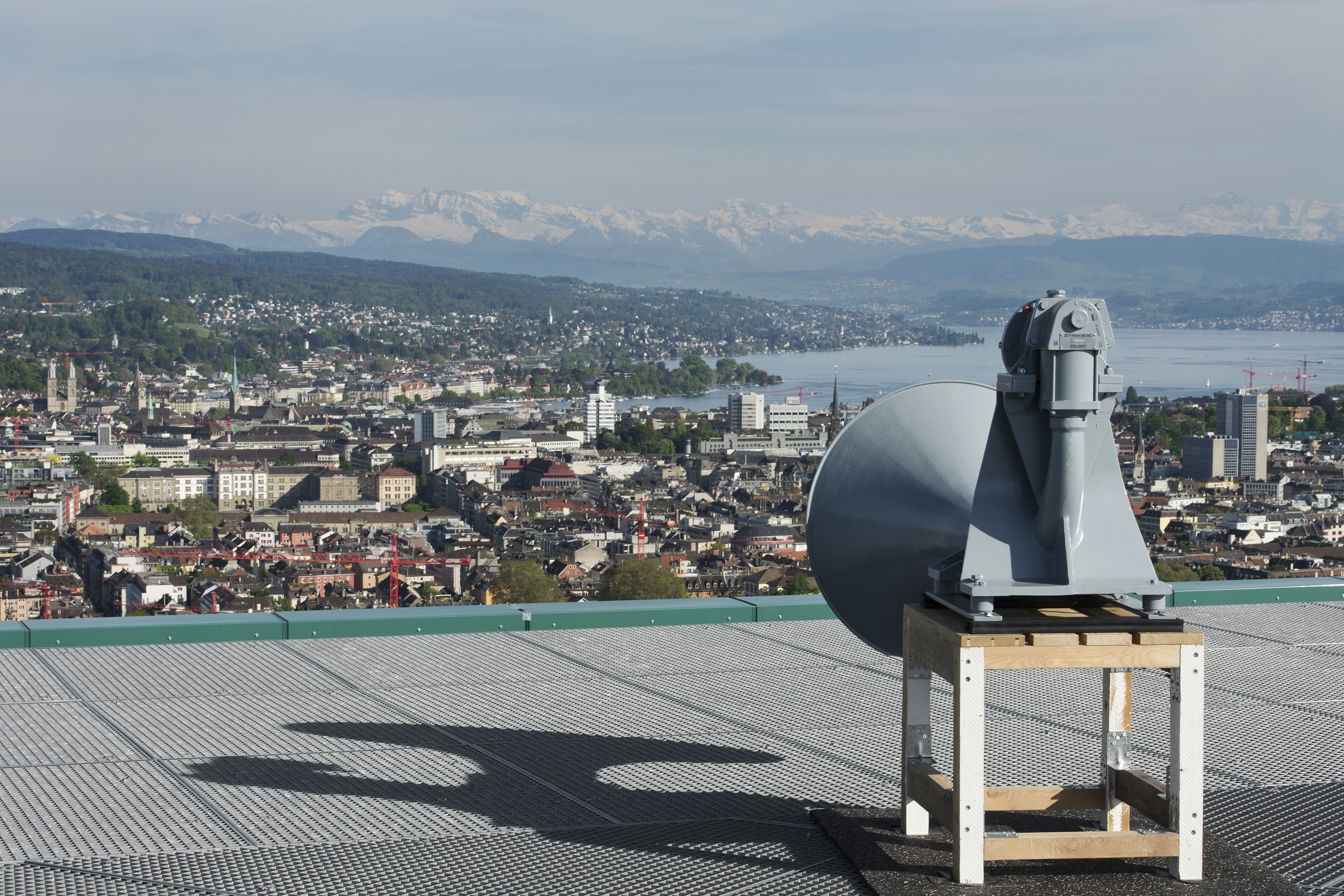 Das Schiffshorn auf dem Prime Tower - die Bilder